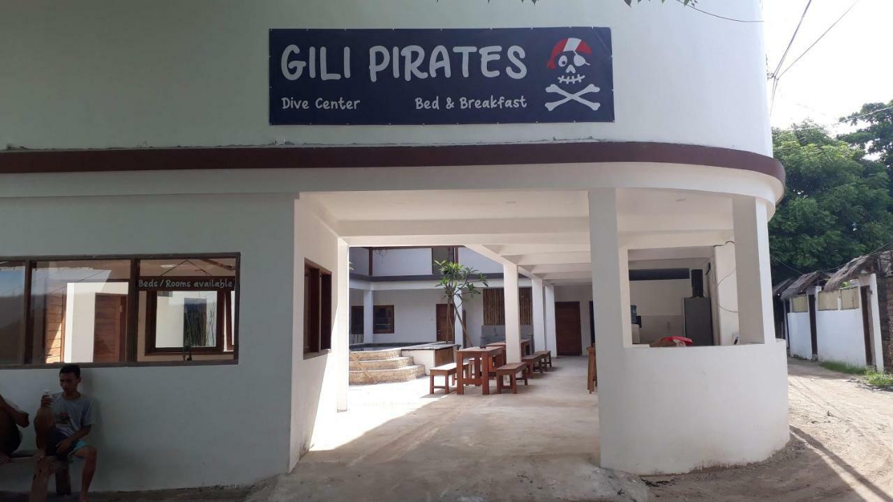 Ostello Gili Pirates Gili Trawangan Esterno foto