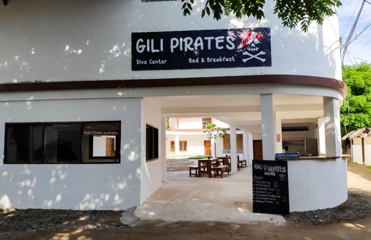 Ostello Gili Pirates Gili Trawangan Esterno foto